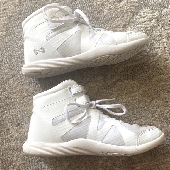 Beast Mid Top Cheer Shoes ( sold out online) - Picture 5 of 9